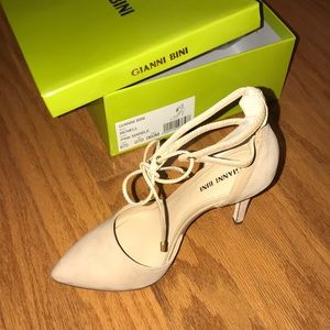 BRAND NEW GIANNI BINI nude lace up pumps!!